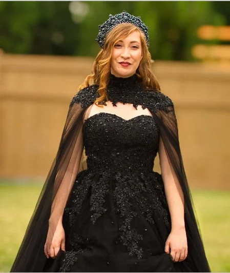 2025 Black Wedding Dresses Crystals Appliques Tulle Cape Brida Wear